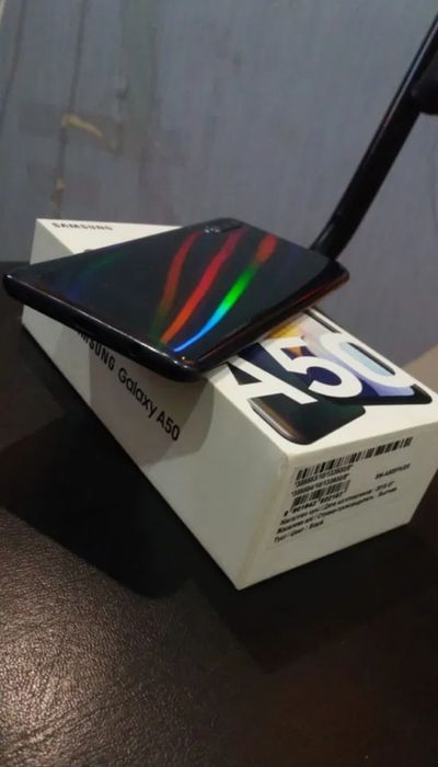 Продам сотовый телефон Samsung A50 128 gb