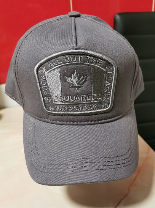 Șapcă dsquared2 nouă, nefolosită, cu etichetă. Pozele sunt reale.