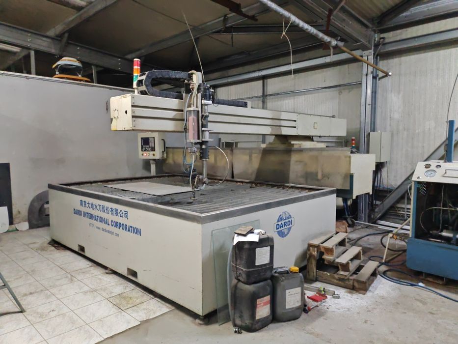 Water Jet de vânzare (Taiere cu presiune de apa si nisip)