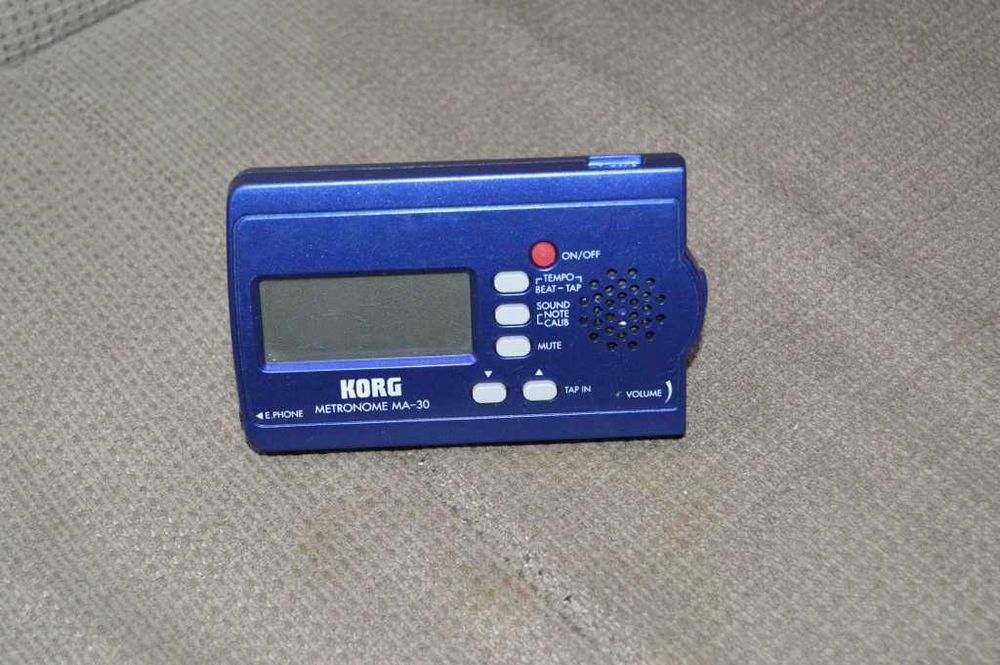 Metronom digital Korg MA-30 cu baterii