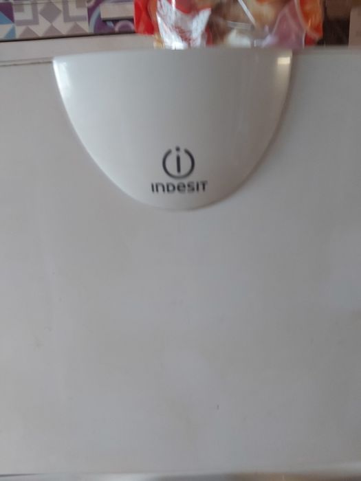 Продавам хладилник