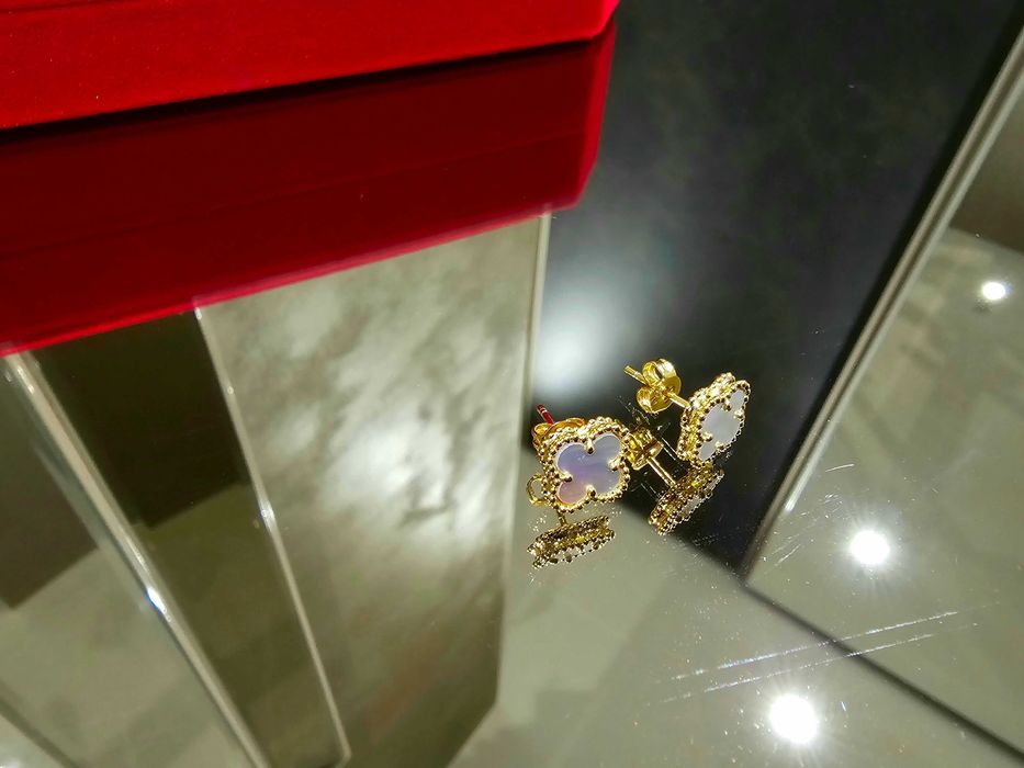 Van Cleef & Arpels VCA Gold Mother Sweet Alhambra Clover Дамски Обеци