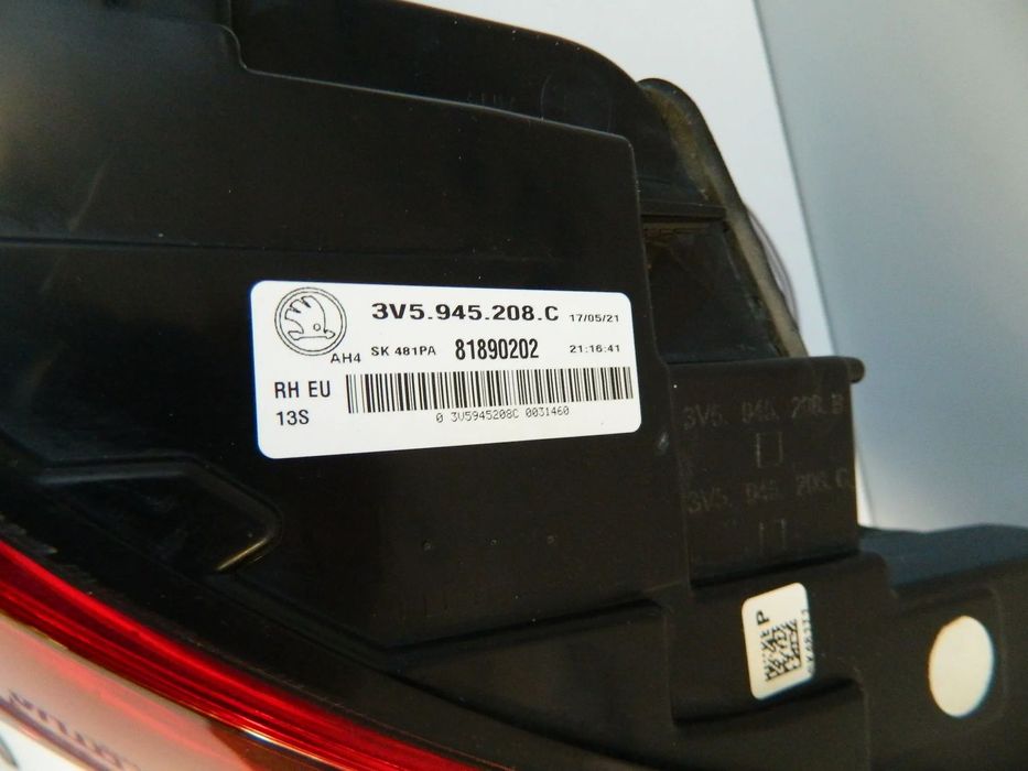 Stopuri, Stop Led stanga dreapta Skoda Superb 3 Facelift model 2020-2022 cod 3V5945207C, 3V5945208C, 3V5945308 G, 3V5945307F