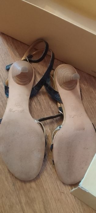 Продам босоножки 1 раз одевала 5000