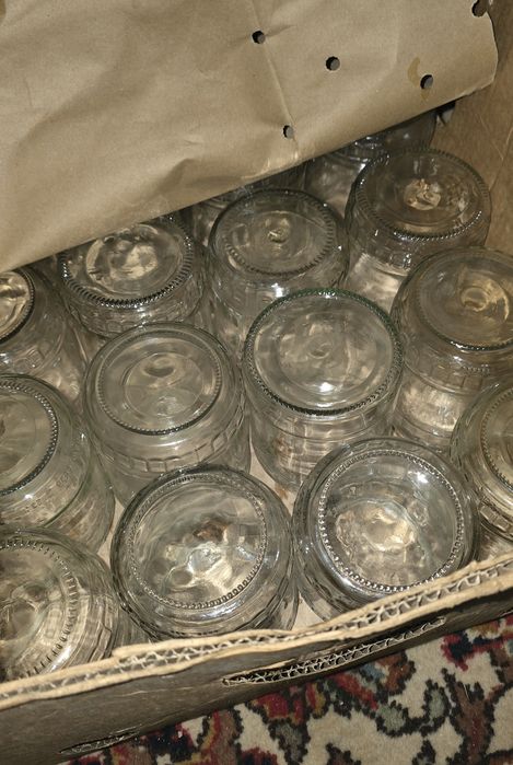700  borcane de 800 gr curate, in cutii, 40 borcane cutia, 1,5  lei borcanul pt toate 17 cutii