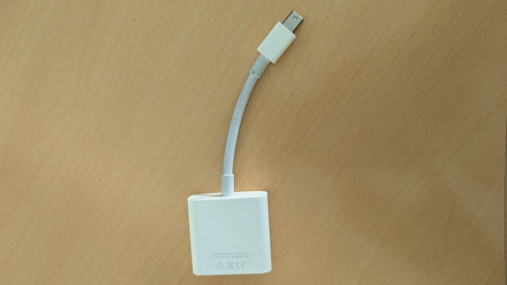 Apple Mini Display port към DVI адаптер
