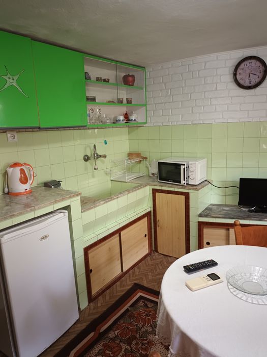 Малък летен апартамент с двор в Поморие