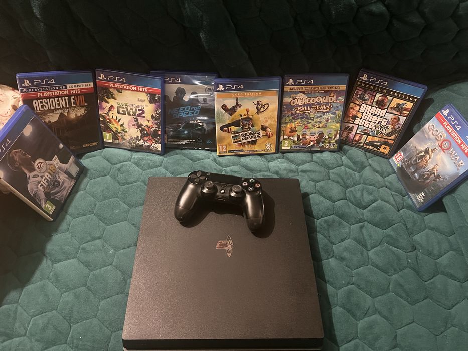 Vand ps 4 Pro 1 tb + 7 jocuri