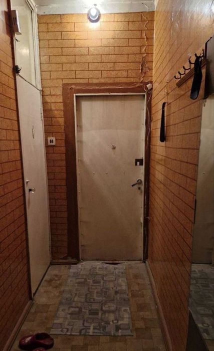 Юнусабад 11 квартал. Продается квартира 2/4/4