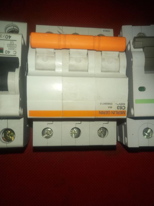 Автоматичен предпазител бушон трифазен 80А  / 63А  / 40А  /