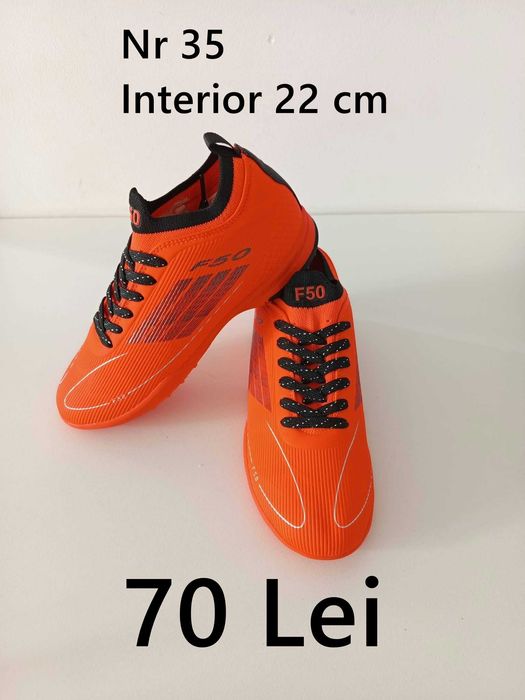 Ghete fotbal noi,  6 perechi nr 35 si o pereche nr 38.