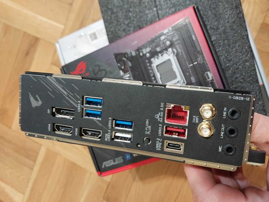 AMD Ryzen 5 5600GT + Gigabyte B550i Aorus Pro AX Wi-Fi