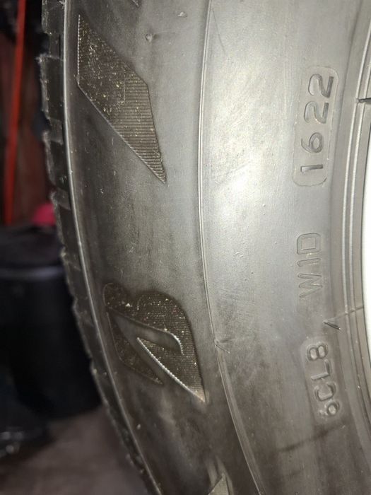 De vinzare 4roti audi q5 cu anvelope Bridgestone  M+S  in stare perfecta  pret, 520€