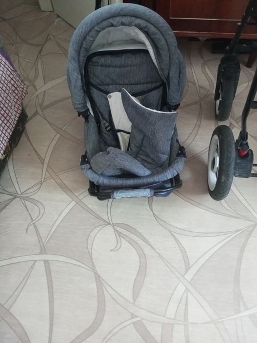 Продам коляску за 10000