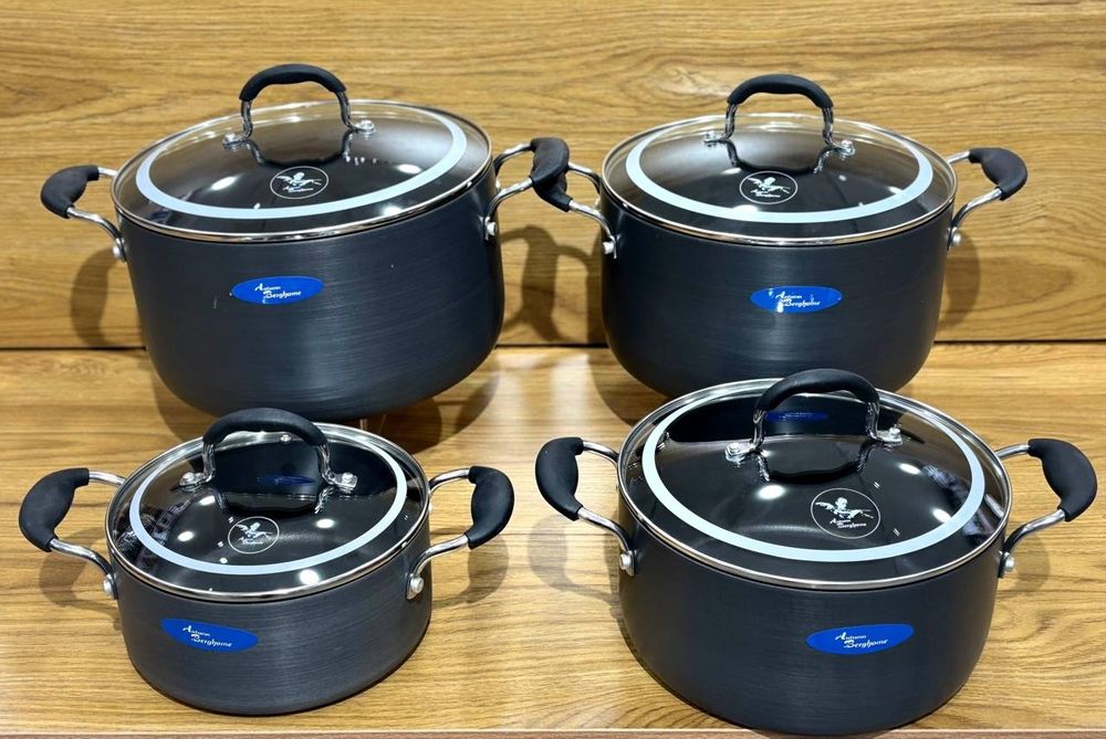 Набор кастрюль из анодированного алюминия с крышками

• Прочный анодир