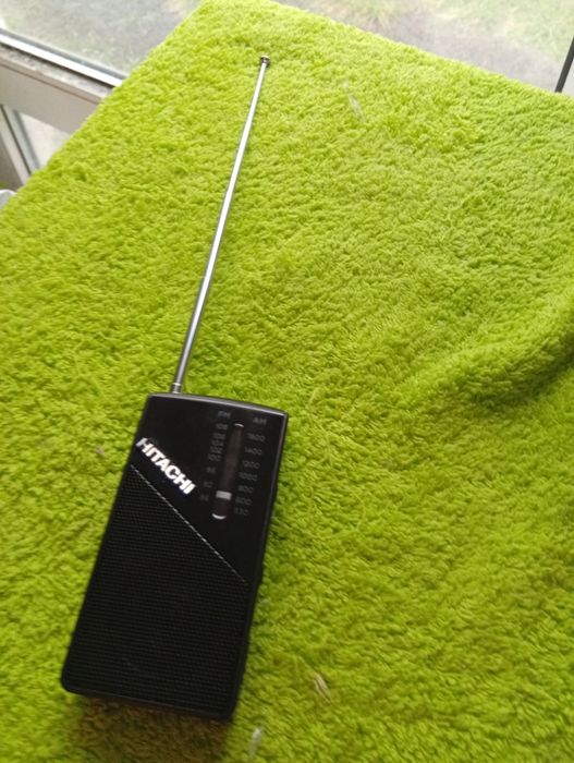 Radio Hitachi ultra slim