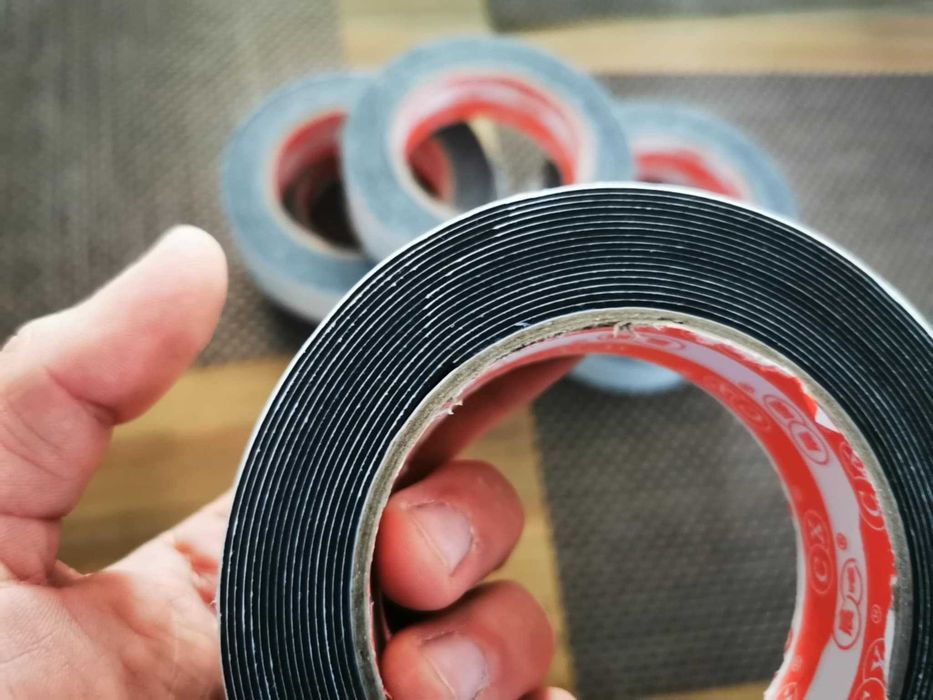 Banda adeziva cauciucata izolatie fonica , absorbtie socuri scartait