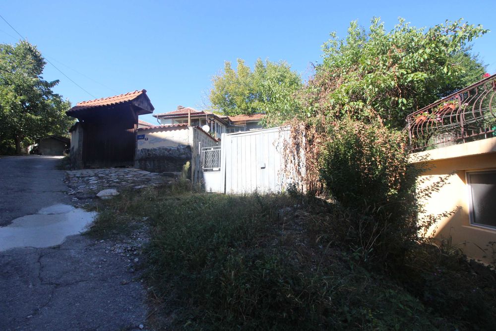 Къща с двор в кв. Шиваров мост, гр. Габрово