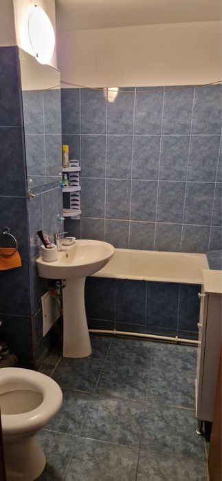 Apartament 2 camere,  km 5, decomandat, etaj 3