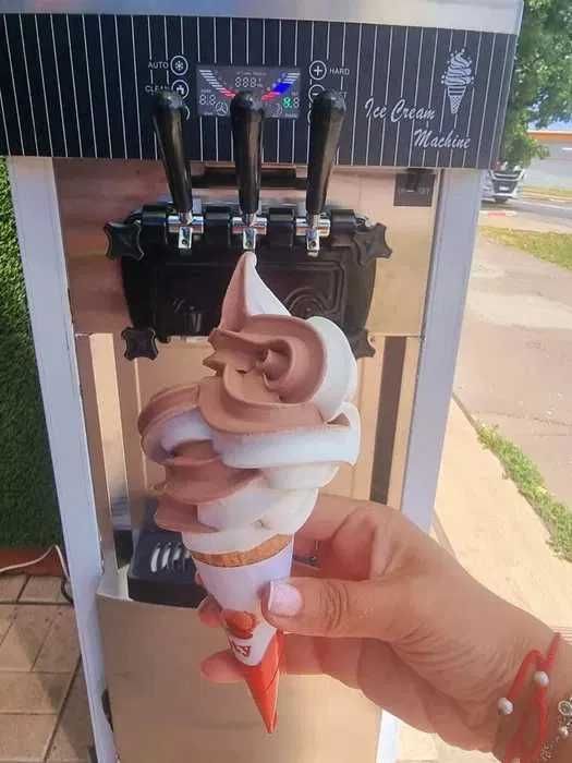 Нова Профи Машина Сладолед 2+1 вкуса 12м Гаранция 3 вкуса НАЛИЧНА