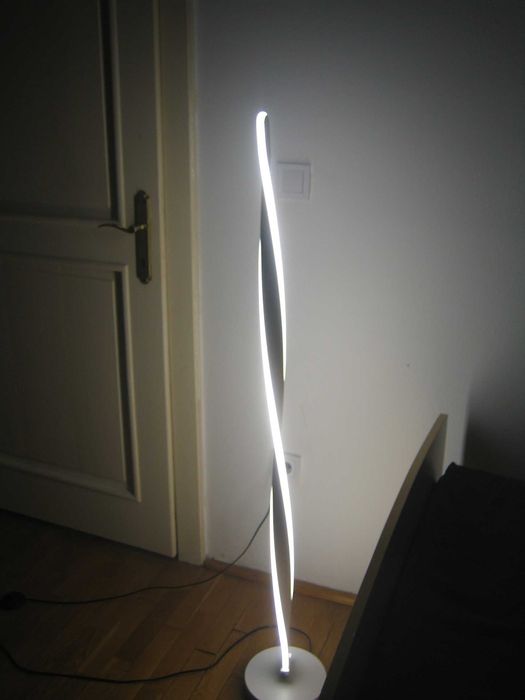 Lampadar cu arhitectura buna