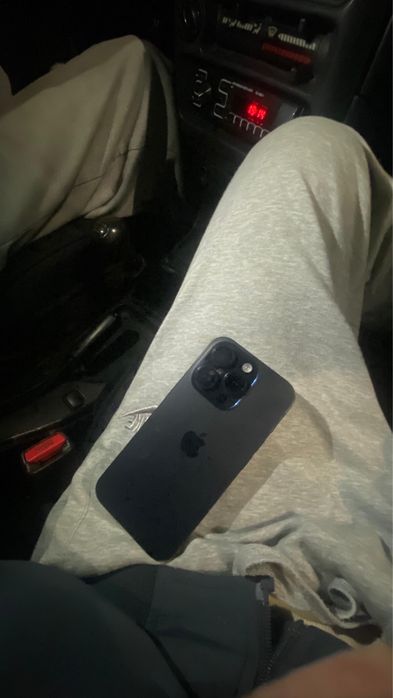 Продам iPhone срочно