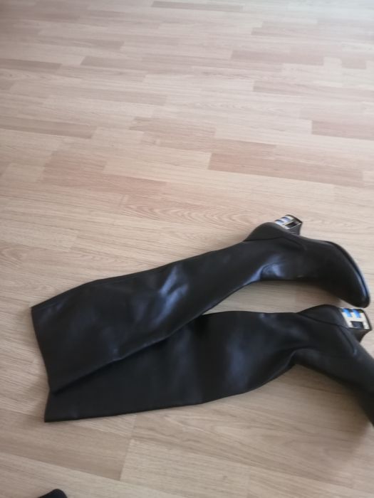 Продам кожаннные высокие сапоги