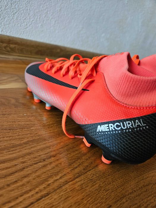 Vand ghete de fotbal cr 7 pentru iarba,numărul 40.5