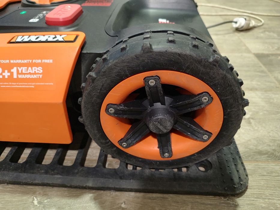 Robot de tuns gazonul Worx WR141E pentru 500mp