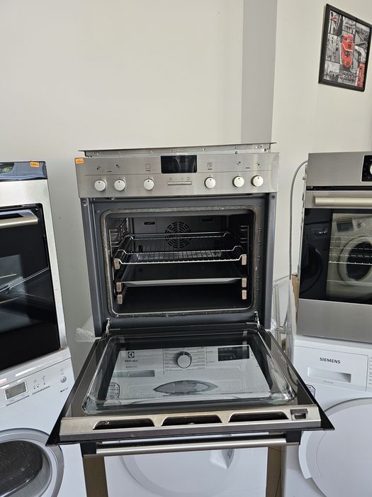 Фурна за вграждане с керамичен плот  SIEMENS
