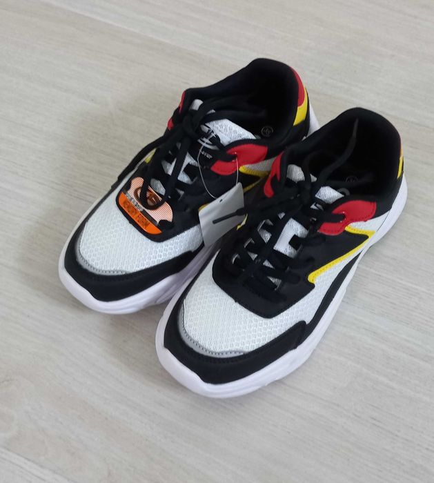 Продам кроссовки НОВЫЕ