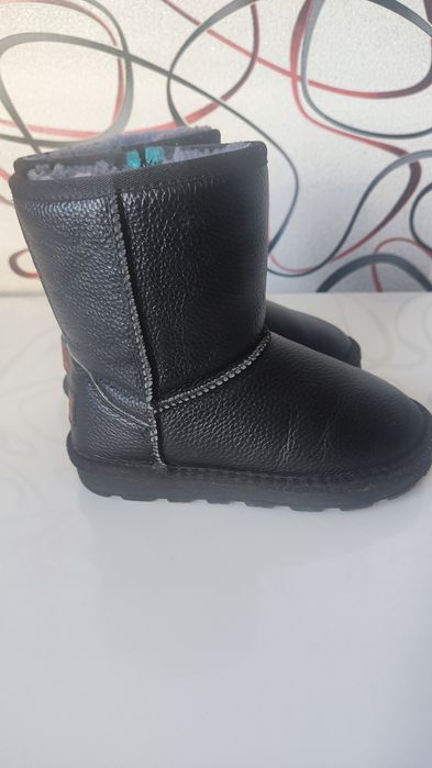 Продам детские угги