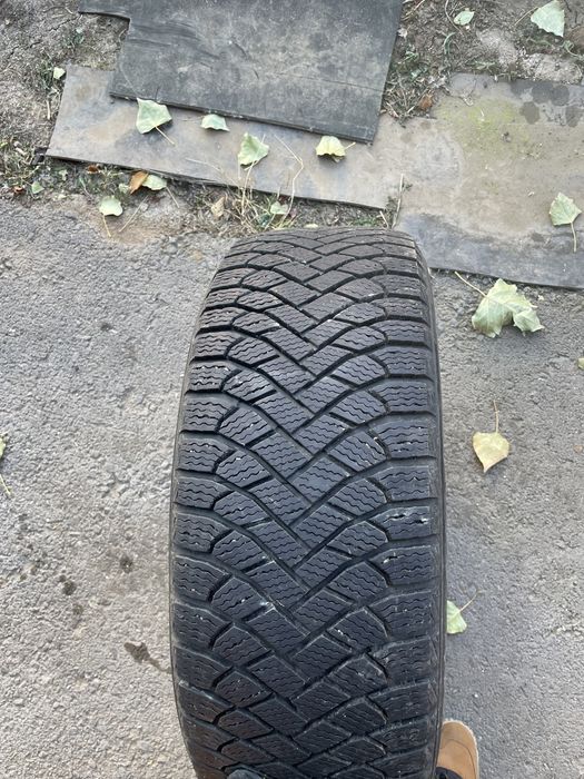 Продам зимние шины MAXXIS (липучка) 235/55/19