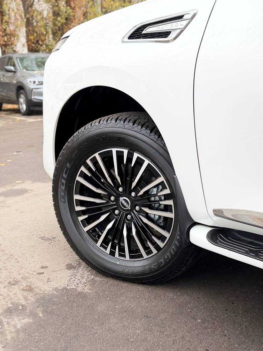 Sotuvda Nissan Patrol Platinum  avtomashinamiz
