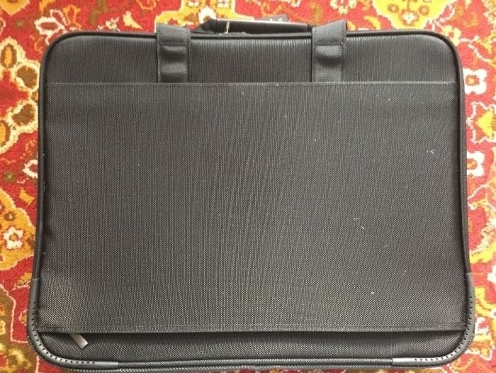 Продам новую сумку для ноутбука Dicota.