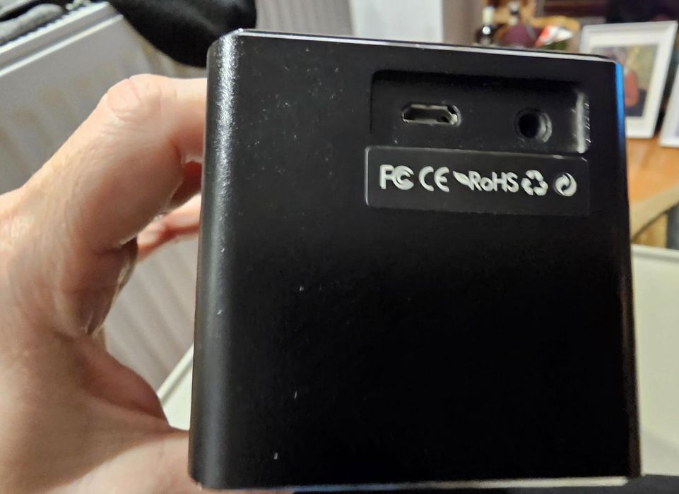 Boxa portabila Bluedio, cu constructie solida premium

Cu cablu de încărcare micro- USB.

Trimit în țară prin poștă sau