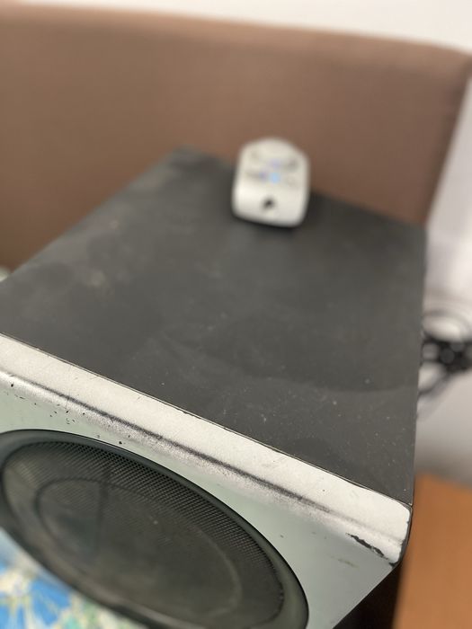 Sistem audio 2.1 + 4 boxe satelit (subwoofer activ inclus)