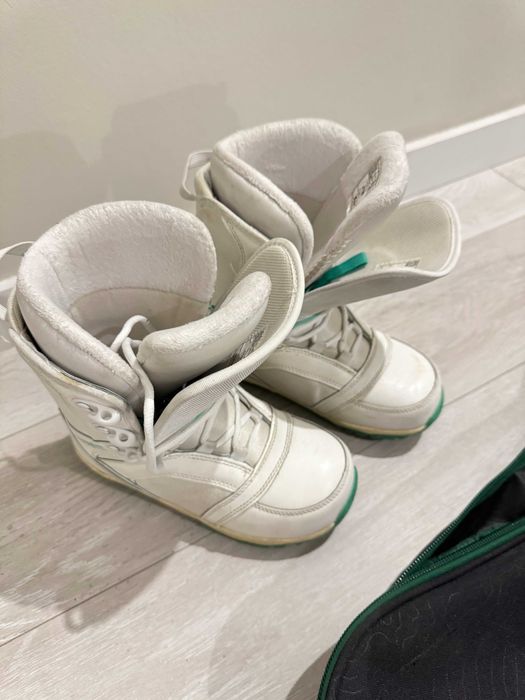 Сноуборд с креплениями 142 + ботинки 37р