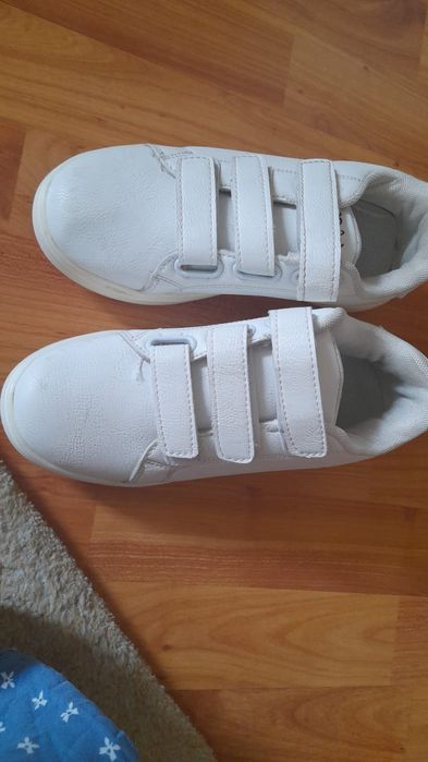 Продам женские кросовки