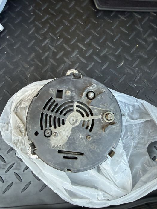 Генератор на Мерседес 210 112 матор