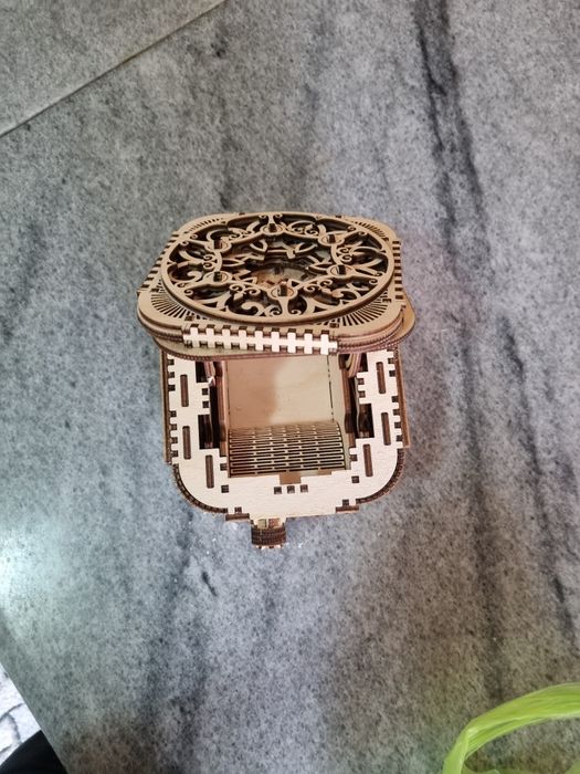 Шкатулка из фанеры механическая