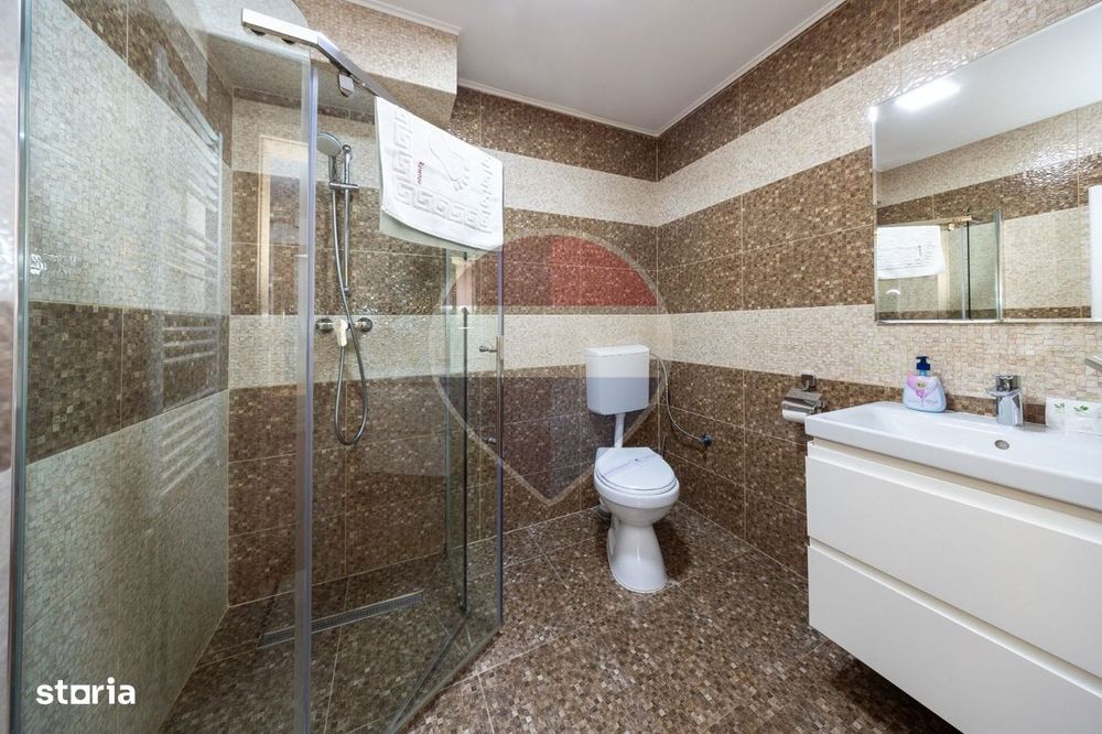 Pensiune cu restaurant și spații comerciale, central Râșnov