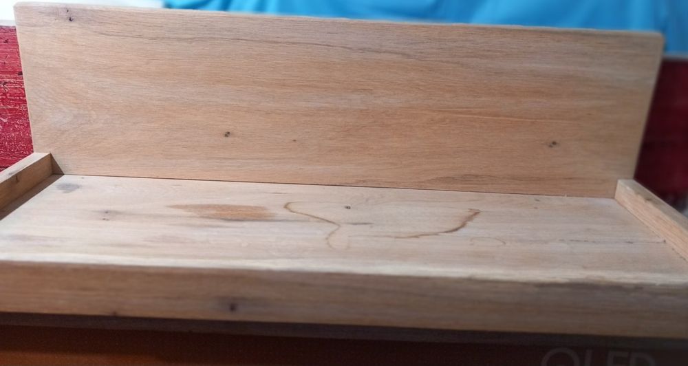 Трапезна маса,рафтове,шкафче от масив