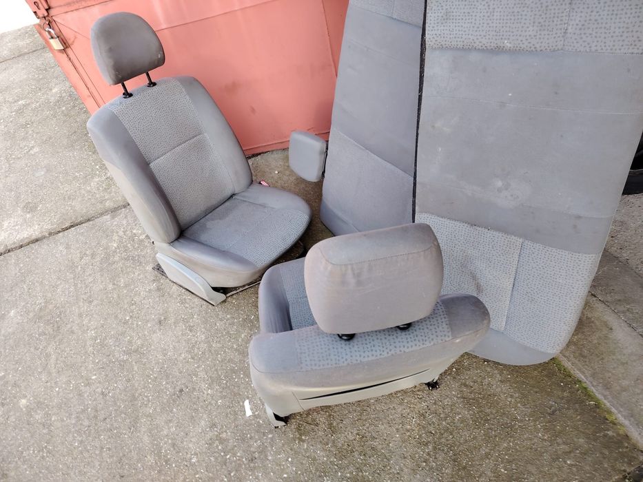 Vând set complet de scaune de Dacia logan