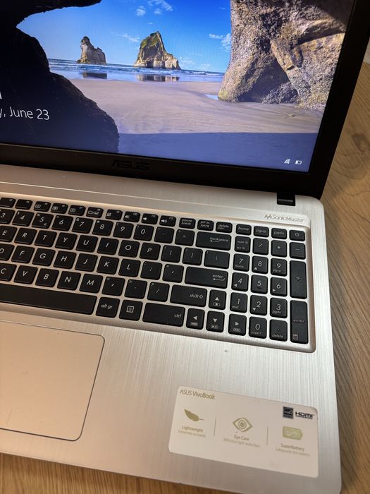 Laptop Asus I3 7th gen /8gb ram