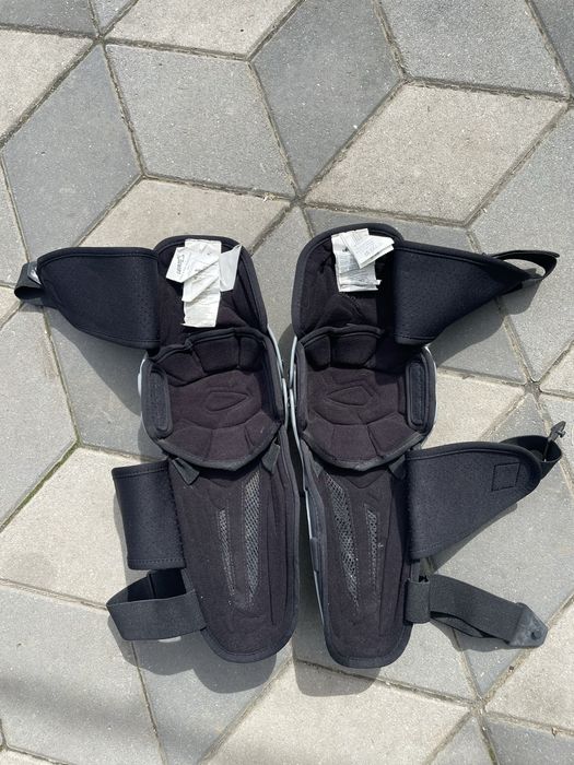 Genunchiere moto leatt