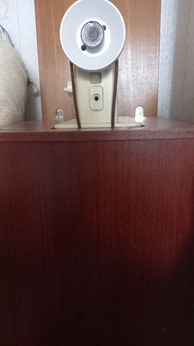 Продам швейную машинку