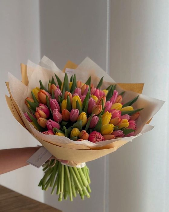 Свежие тюльпаны в розницу.