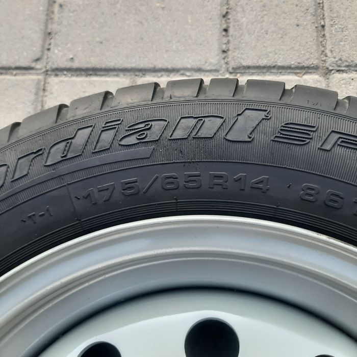 Продам летнию резину с диском r14  1шт