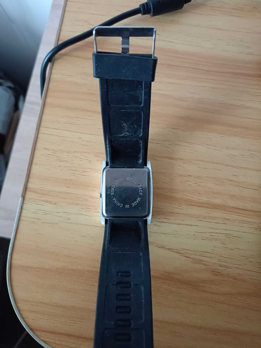 Продавам изгодно ръчен електронен часовник!